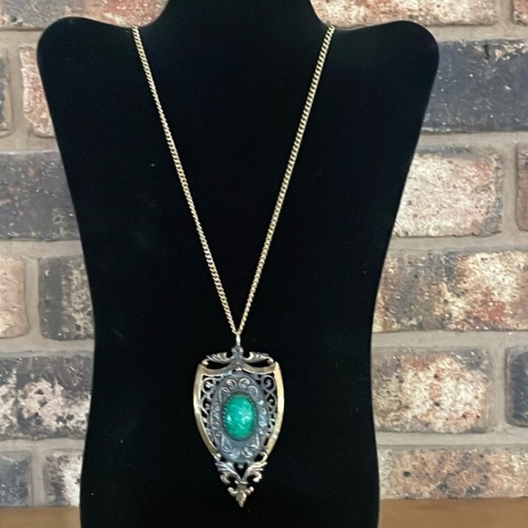 Vintage Jewelry - Vintage Green Peking Glass Pendant Necklace